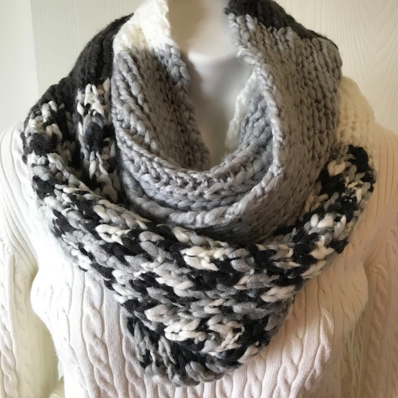 Multi-color knitted Infinity Scarf NWTO - Picture 2 of 2